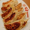 手作り餃子 餃子Haaan!! - 手前が塩餃子、奥がシソ餃子。