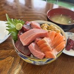 海峡荘 - マグロトッピング丼(うに、サーモン)¥3,000
