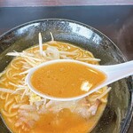 麺や夏目 - 北海道味噌らぁめんのスープ