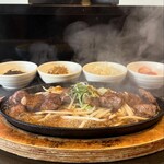 尾毛多セコ代 - ハラミ鉄板焼き定食  ８００円   ご飯大中小無料