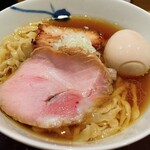 麺 みつヰ - 【醤油(チャーシュー・メンマ・蓮根入り)】(¥1050)+【味玉】(¥150)