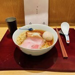 麺 みつヰ - 【醤油(チャーシュー・メンマ・蓮根入り)】(¥1050)+【味玉】(¥150)