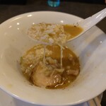 Haraya Tori Paitan Ra-Men - 食べる前にはカチカチだったとろけるチーズも
                      スープの温かさで溶けてきて
                      トロッと溶けてきていて良い感じ♪♪