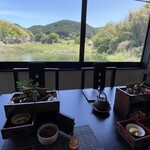 茶寮　花大和 - わざわざ景色が見えるようにとお友達とは隣同士でお食事して下さいと提案してくださいました。