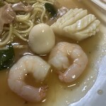 菜華 - エビウズラの卵に飾り包丁が入っているイカ