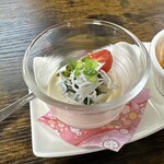 お食事処 だんらん日和 - 本日のランチ(\1,980) 前菜：お豆富のお浸しわらびと釜揚げしらす添え
