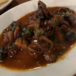 バール デ ブー - イイダコとオリーブのトマト煮込み