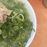 元祖ラーメン長浜家 - ベタカタねぎ盛り500円　右