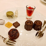 ソンブルイユ TOKYO - ワゴンデセールから選んだ小菓子