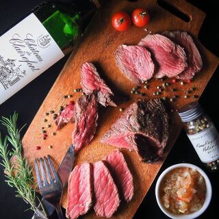 話題の炙り肉寿司＆ステーキなど肉料理が豪華食べ放題♪