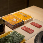 銀座 ちかみつ - 和牛の雲丹ユッケドッグ　～雲丹2列乗せ～