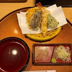 Ten fuji - つゆと薬味→天ぷらの順で到着
