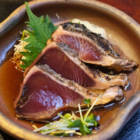 土佐料理 祢保希 赤坂店 - 週替り定食 1500円 の炭火焼 鰹たたき3貫