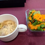 Bistro 樹 - ドレッシングが美味しいサラダとホッとする玉子スープ