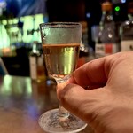 Blues'Bar Shine - ビターグラスは小っこくて可愛いけど味は香りの強いパンチのあるカクテル♪