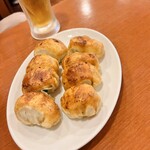 Howaito Gyouza - 焼餃子と 娘の頼んだ生ビール