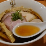 らぁ麺 はやし田 - 魚介臭の無い鶏出汁。好みなんだが新宿本店の方が もっと鶏が強かったのに…
