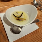 ジェンティーレ - 新玉ねぎの出汁ポタージュは、生クリームではなく魚の出汁で伸ばしてあり、旨味がず～っと長続き