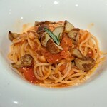 ジェンティーレ - ソースは酸味を抑えてあり、新じゃがとベーコン、新ジャガの皮がとても良い香り