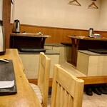 醤油らーめん ピース - 奥には小上がりがり（イス式）