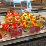 洋菓子倶楽部 KAREN - ウィンドウケース