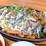 Yayoi Ken - 「牛焼きしゃぶと たっぷり野菜の定食（お肉１.５倍）」のメイン