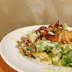 Homemade tandoori chicken and kiwi salad