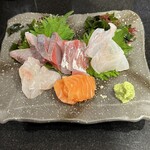 Mawaru Toyamawan Sushi Tama - 何の魚かくらい教えて…。白身は鯛とヒラメかな？