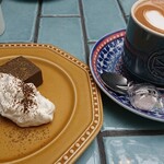 友安製作所Cafe＆Bar - ほうじ茶のテリーヌショコラとカフェラテ