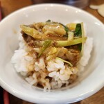 ラーメン猪太 - 無料ライスにスープをかけて