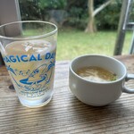 Shima Yasai Kafe Ri Harou Bichi - 「パインさんぴんティー」「鶏と島卵と生姜のスープ」