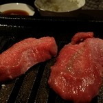 焼肉工房つるまさ - これが厚切りタン！