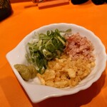 ハッピーケイチャンホシミッツ - 薬味
      天かす、長ねぎ、かつお節、わさび