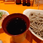 ハッピーケイチャンホシミッツ - つゆ
                                ２種類（浅蒸し天龍茶とべにふうき）のお茶でつゆを割っているそうです。