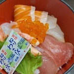 市場の食堂 - 料理写真:海鮮丼890円（税込）