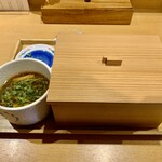 麦の夜明け - 蓋付きで提供