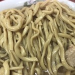 ラーメン二郎 - スープを吸いまくった麺ウマい！