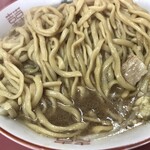 ラーメン二郎 小岩店 - 液体油の下はキリッと非乳化スープ。