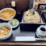 Sobadokoro Isamiya - 冷しなめこそば　大盛り　たぬき丼
