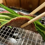 焼肉 くまちゃん - 上塩タンのネギ巻き