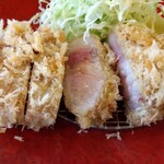 とんかつ 蒼樹 - 断面はキレイなロゼ