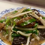 Stir-fried lamb, heart, and chives