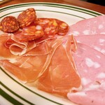 HUG the Kitchen & Wine - 