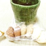 久米島食堂 球美の島 - お持ち帰りでちんすこう
ごま、黒糖、ココア

ごまが特にうまうま(●⁰౪⁰●)