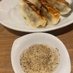 餃子と炙り こけこっこ - 餃子も美味しい