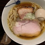 麺 みつヰ - 醤油（チャーシュー・メンマ・蓮根入り）　1050円 味玉　150円