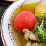 新旬屋 - 綺麗な朱色のさくらんぼ味玉