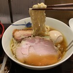 麺 みつヰ - 醤油（チャーシュー・メンマ・蓮根入り）　1050円 味玉　150円