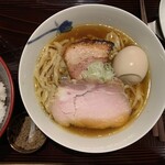 麺 みつヰ - 醤油（チャーシュー・メンマ・蓮根入り）　1050円 味玉　150円