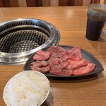 肉問屋直送 焼肉万里 - タンミックス定食
